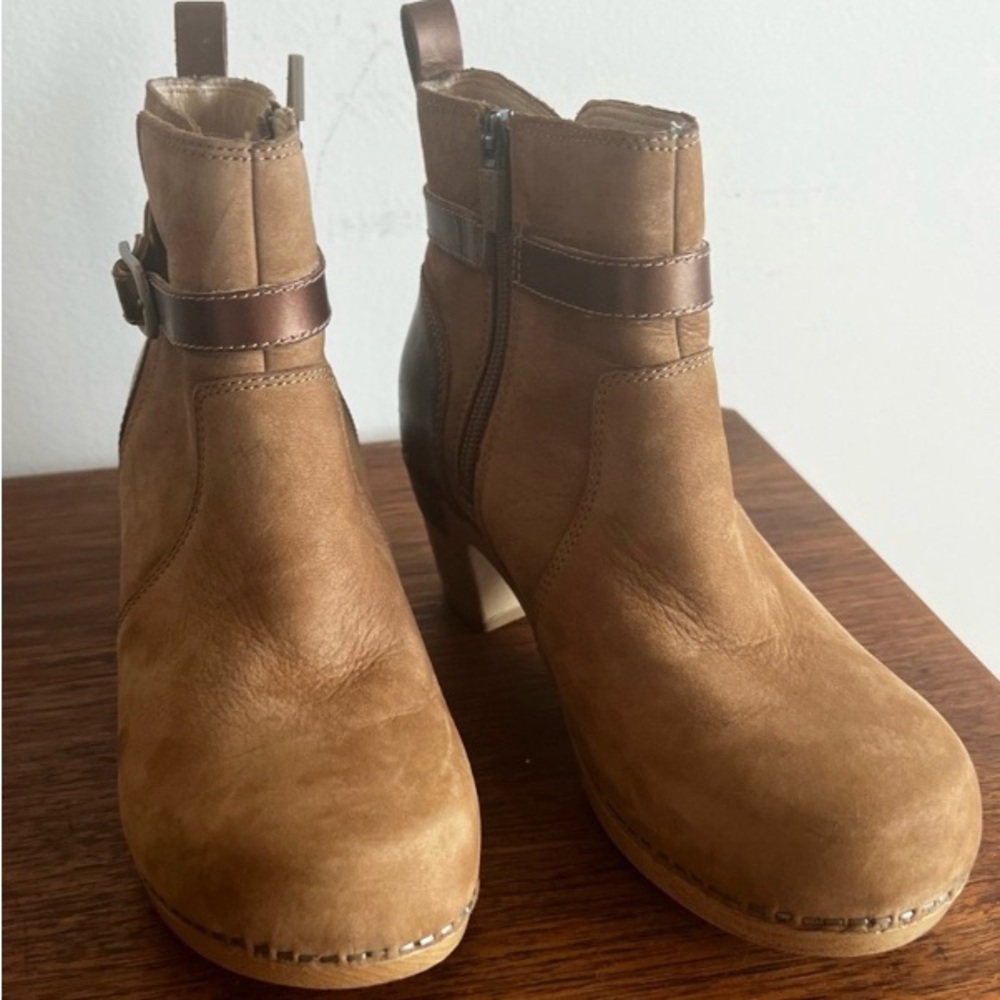 DANSKO Anya - brown leather ankle boots